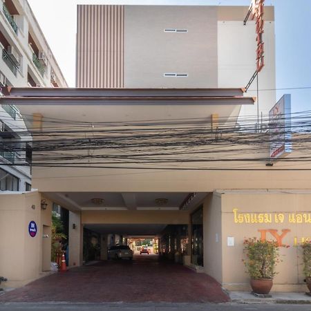 J&Y Hotel Latphrao 35 Bangkok Exterior photo