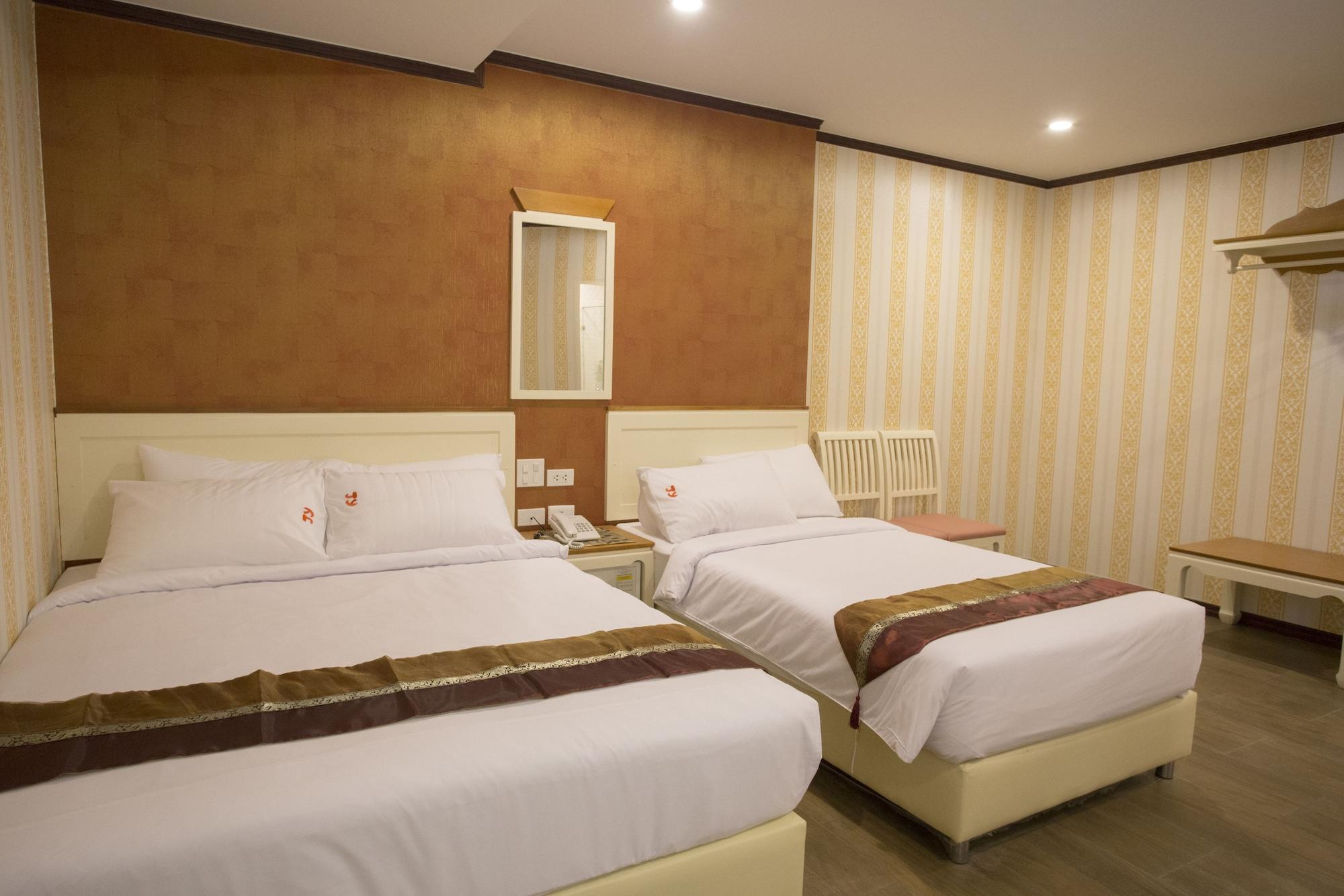 J&Y Hotel Latphrao 35 Bangkok Exterior photo