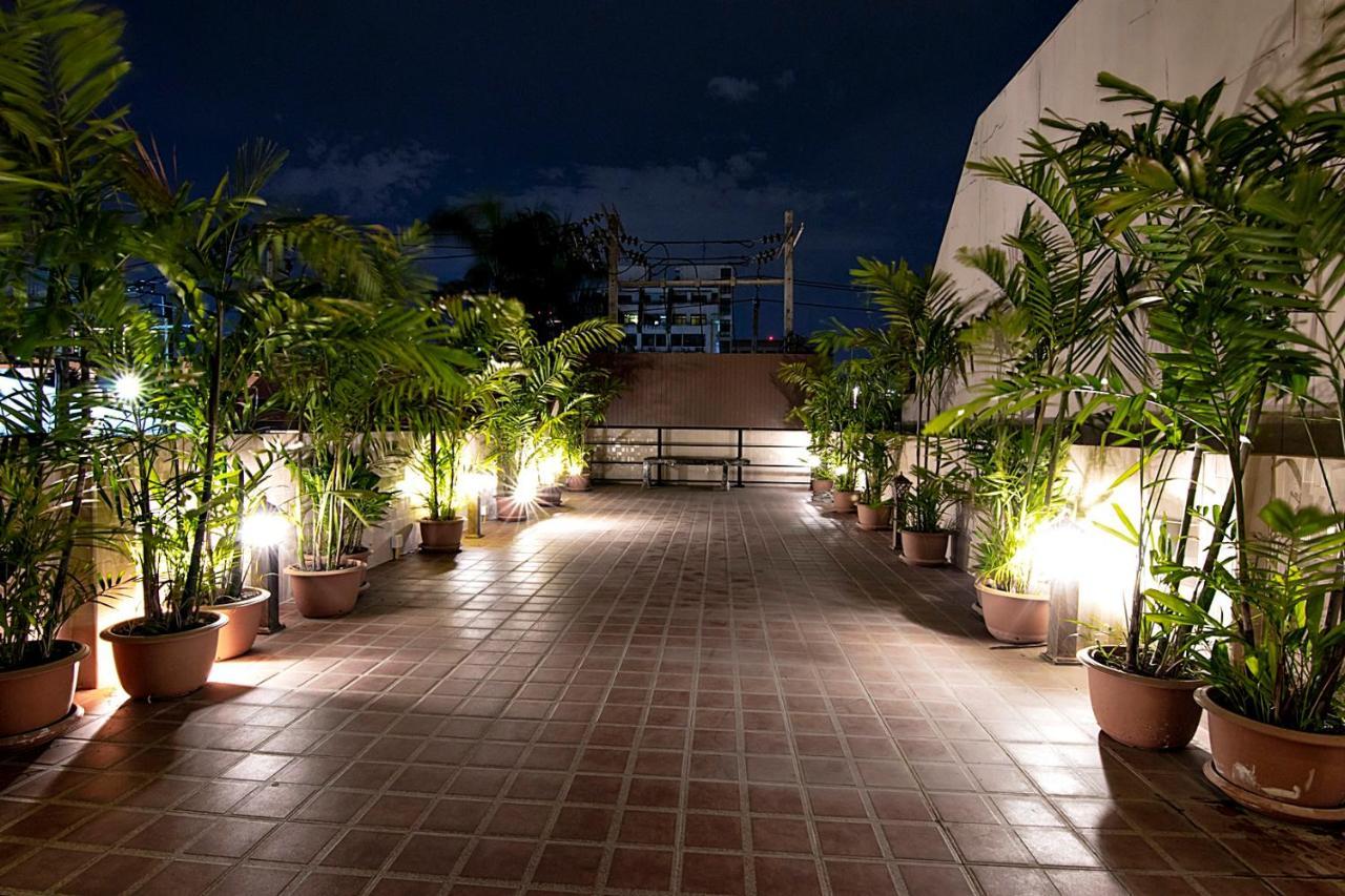 J&Y Hotel Latphrao 35 Bangkok Exterior photo