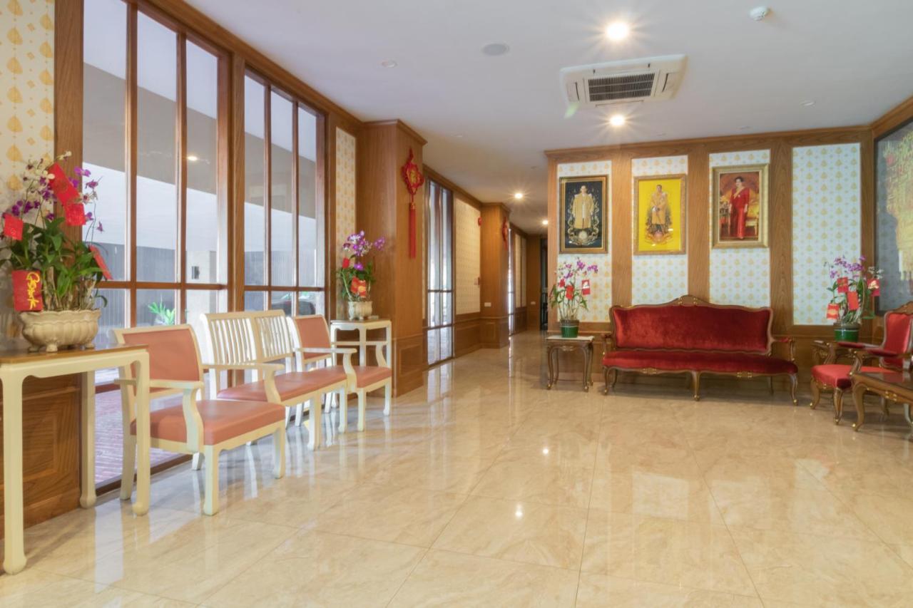 J&Y Hotel Latphrao 35 Bangkok Exterior photo
